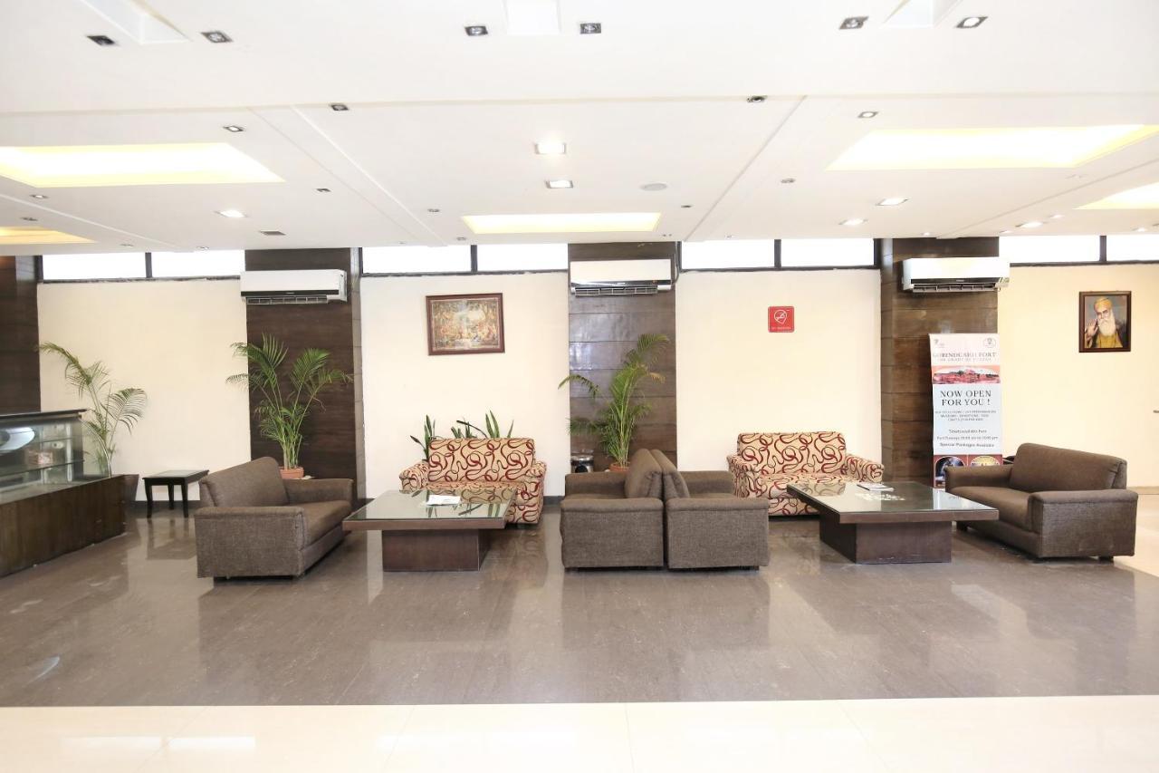 Capital O 15395 Hotel 42 Amritszár Kültér fotó