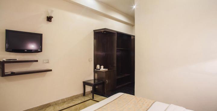 Capital O 15395 Hotel 42 Amritszár Kültér fotó